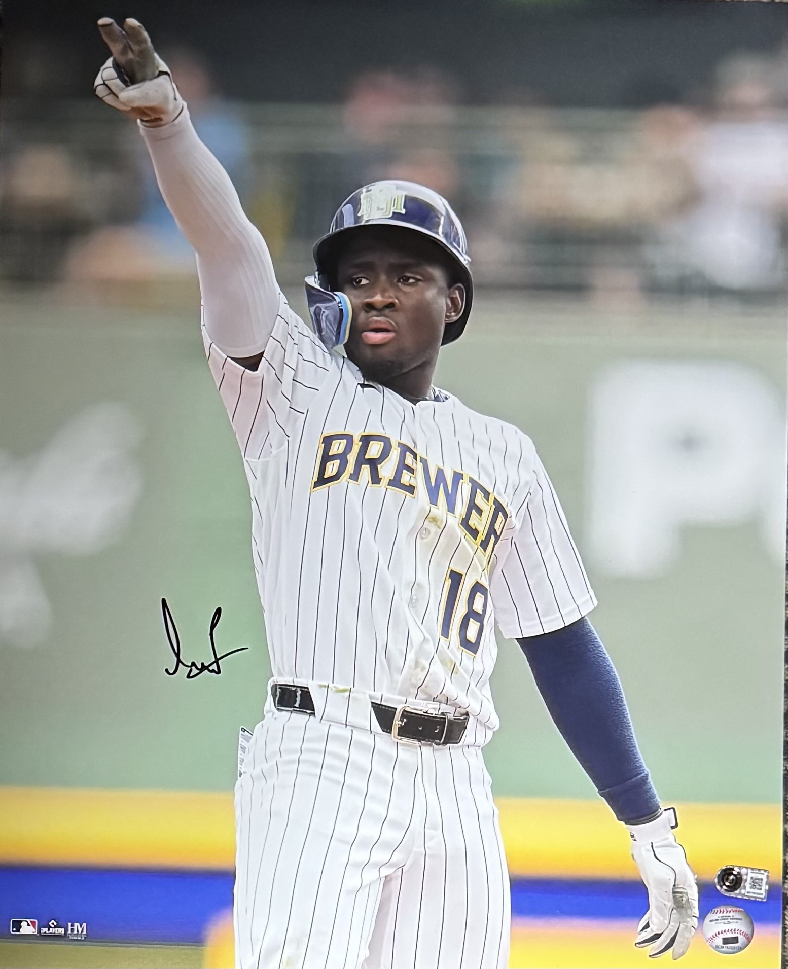 LUIS LARA SIGNED BREWERS 16X20 PHOTO #1 - BAS