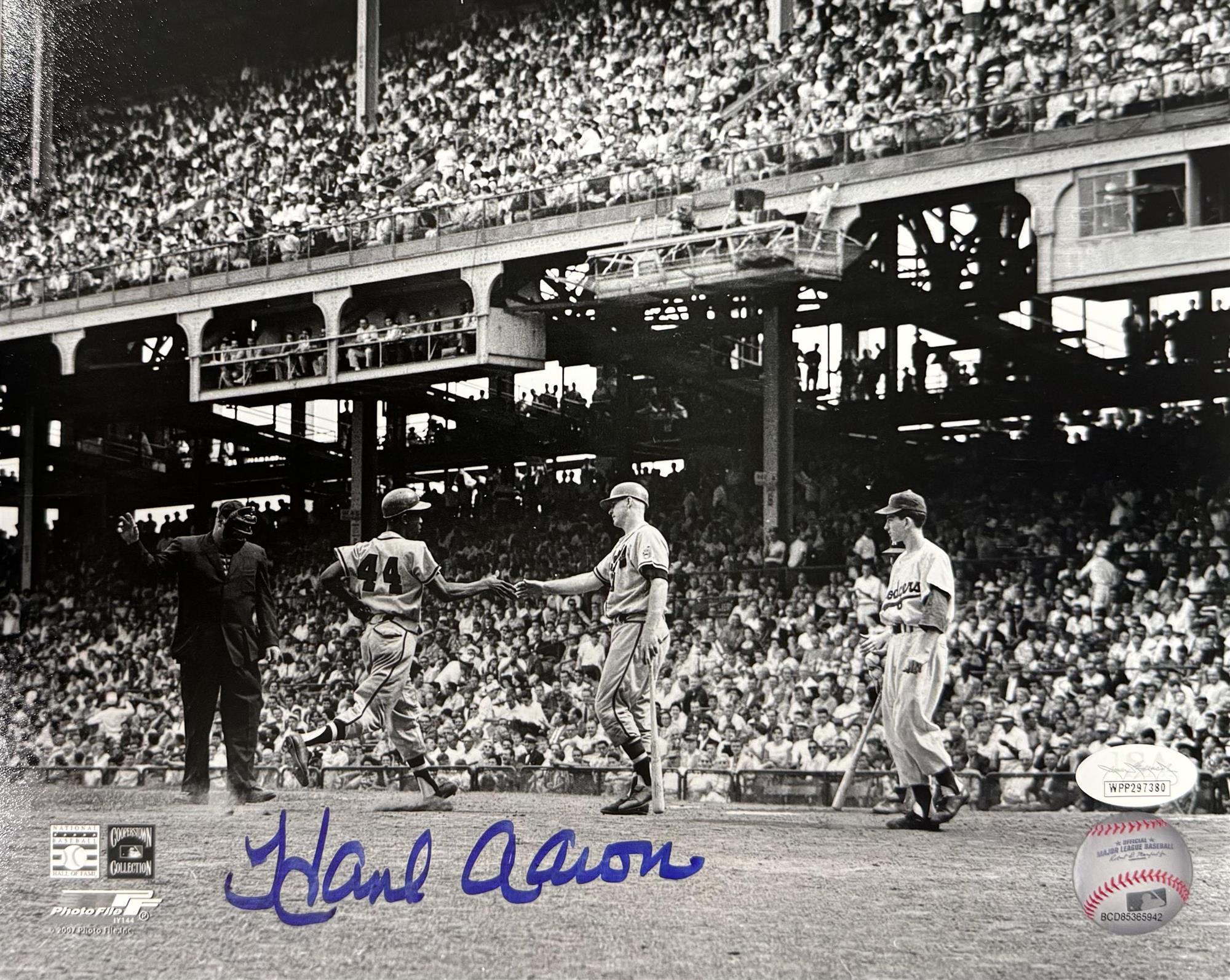 HENRY HANK AARON SIGNED 8X10 MILW. BRAVES PHOTO #13 - JSA