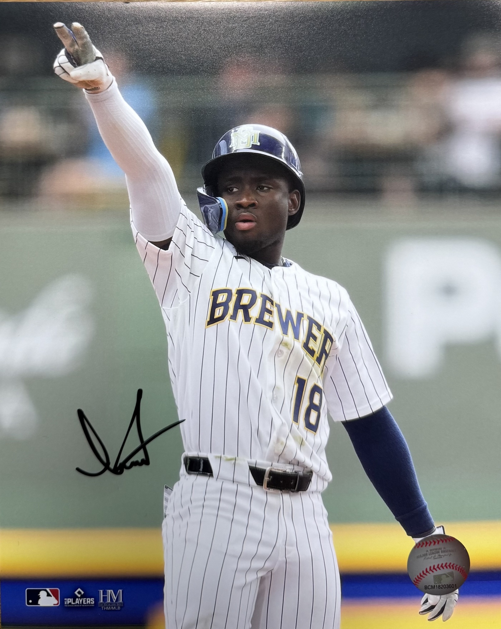 LUIS LARA SIGNED 8X10 BREWERS PHOTO #1