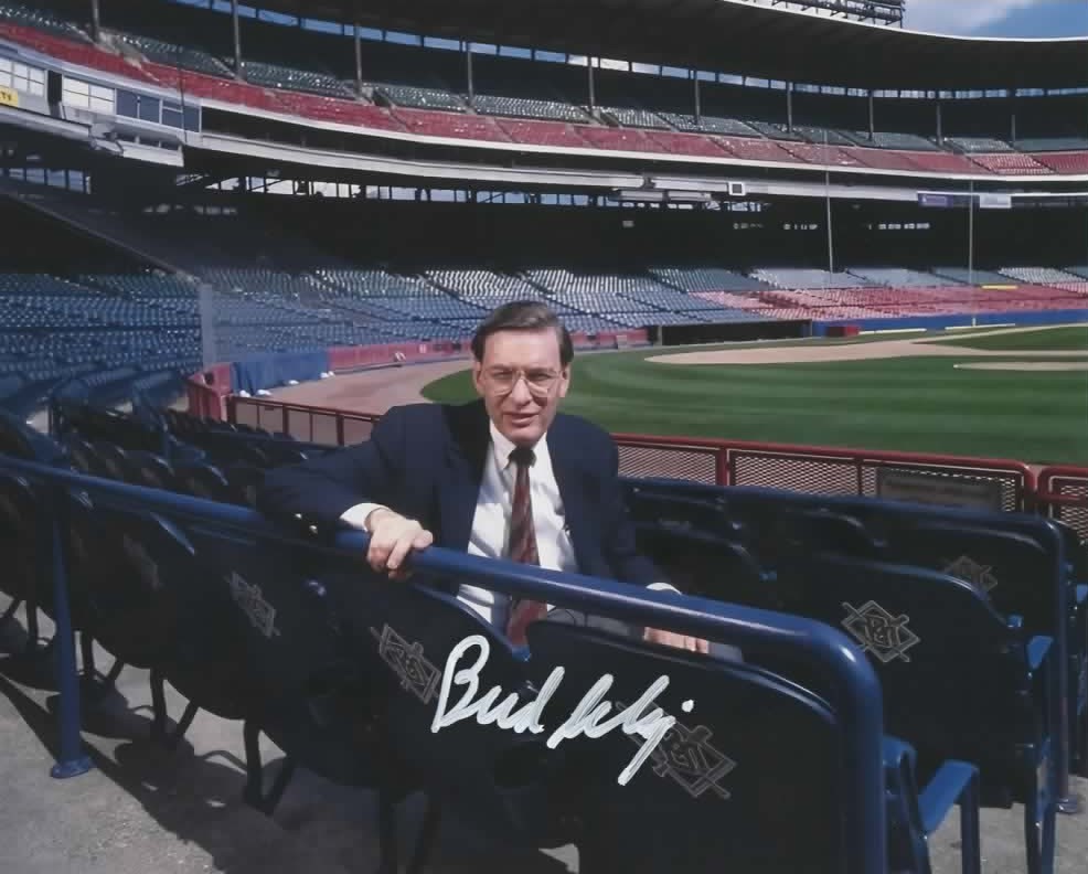 BUD SELIG SIGNED 8X10 BREWERS PHOTO #8