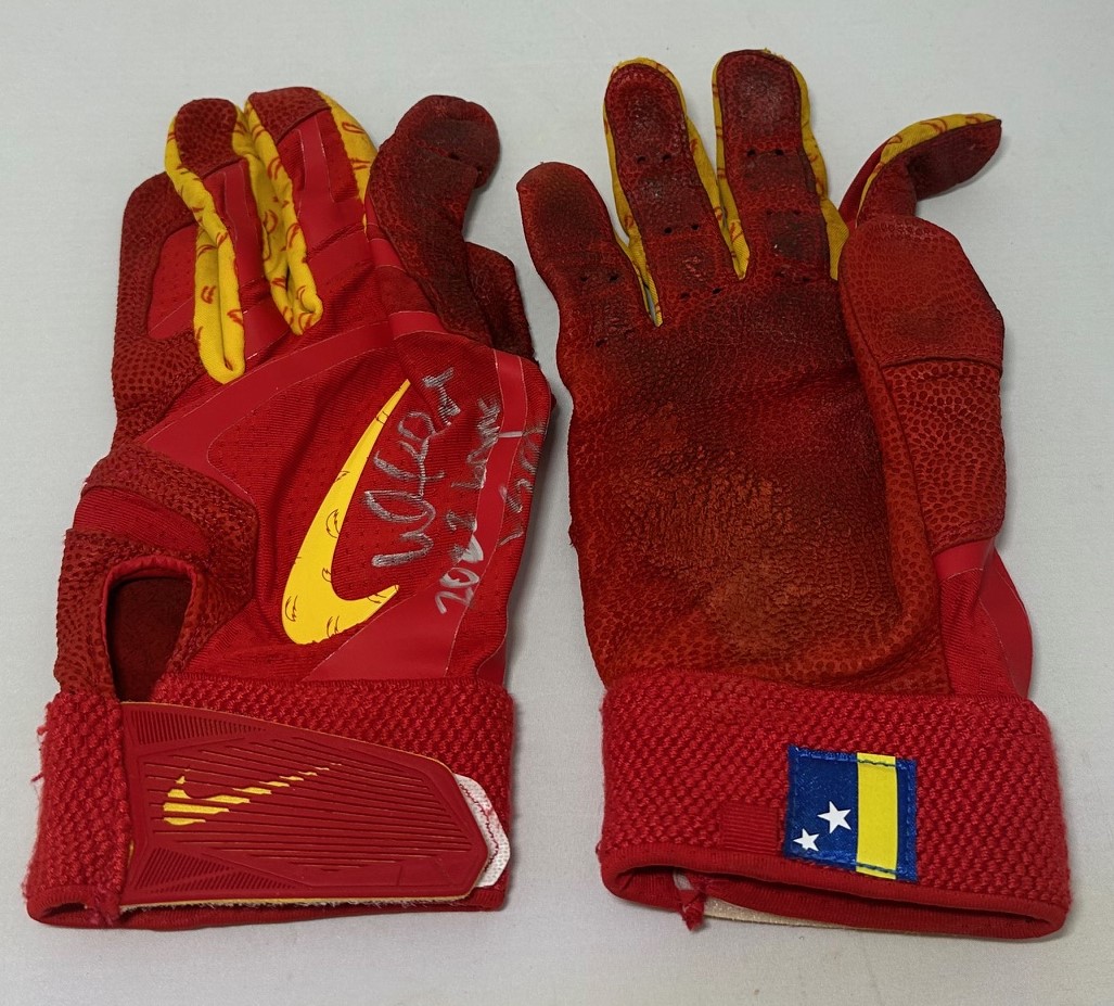 WILLIAM CONTRERAS SIGNED PAIR OF BRAVES NIKE 2022 GAME USED BATTING GLOVES #3 - JSA WILLIAM CONTRERAS SIGNED PAIR OF BRAVES NIKE 2022 GAME USED BATTING GLOVES #3 - JSA