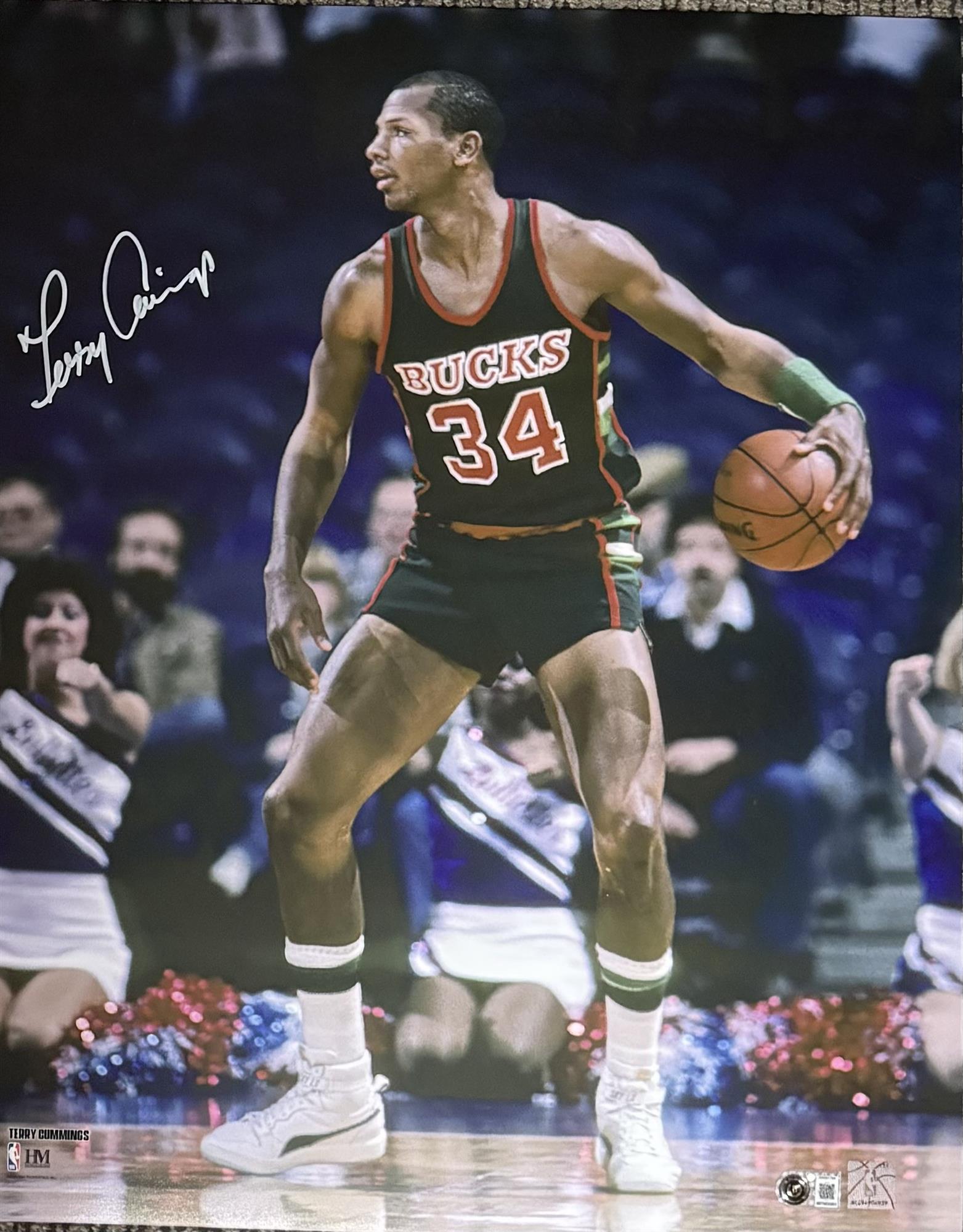 TERRY CUMMINGS SIGNED BUCKS 16X20 PHOTO #2 - BAS