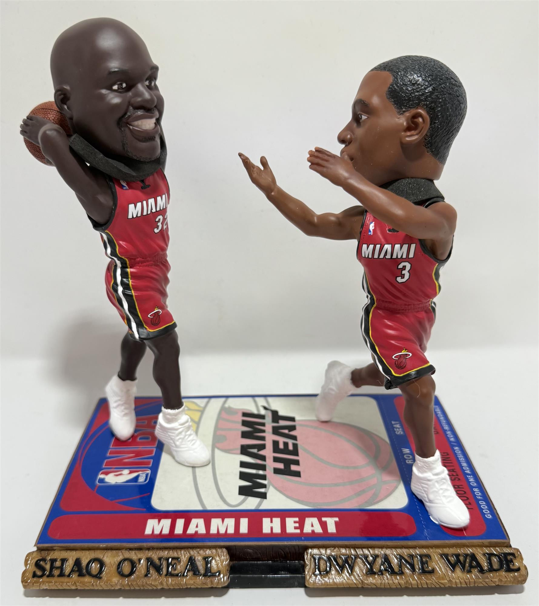 SHAQUILLE O'NEAL & DWYANE WADE DUAL BOBBLEMATES NBA LIMITED EDITION MIAMI HEAT BOBBLEHEAD