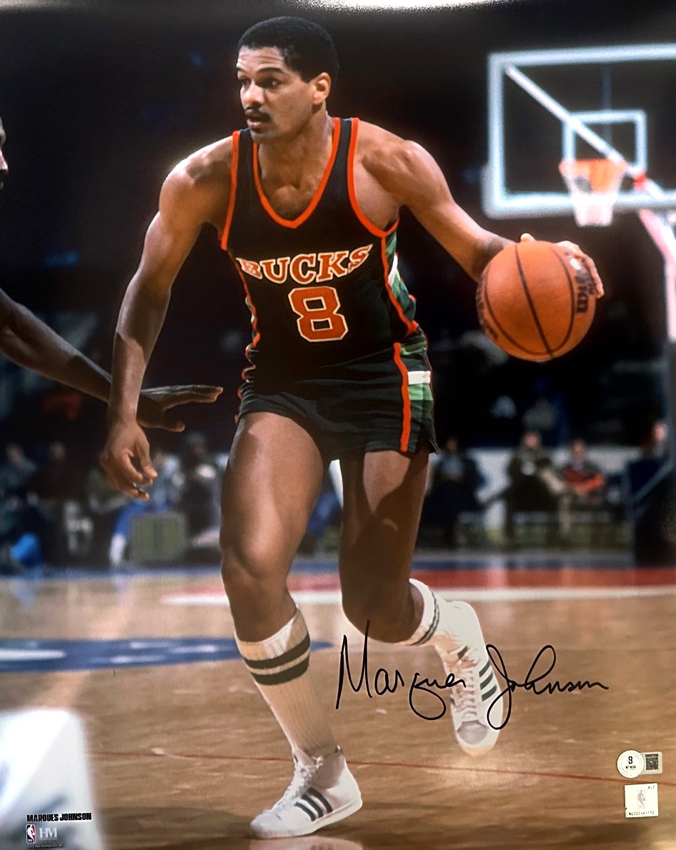 MARQUES JOHNSON SIGNED 16X20 BUCKS PHOTO #1 - BAS