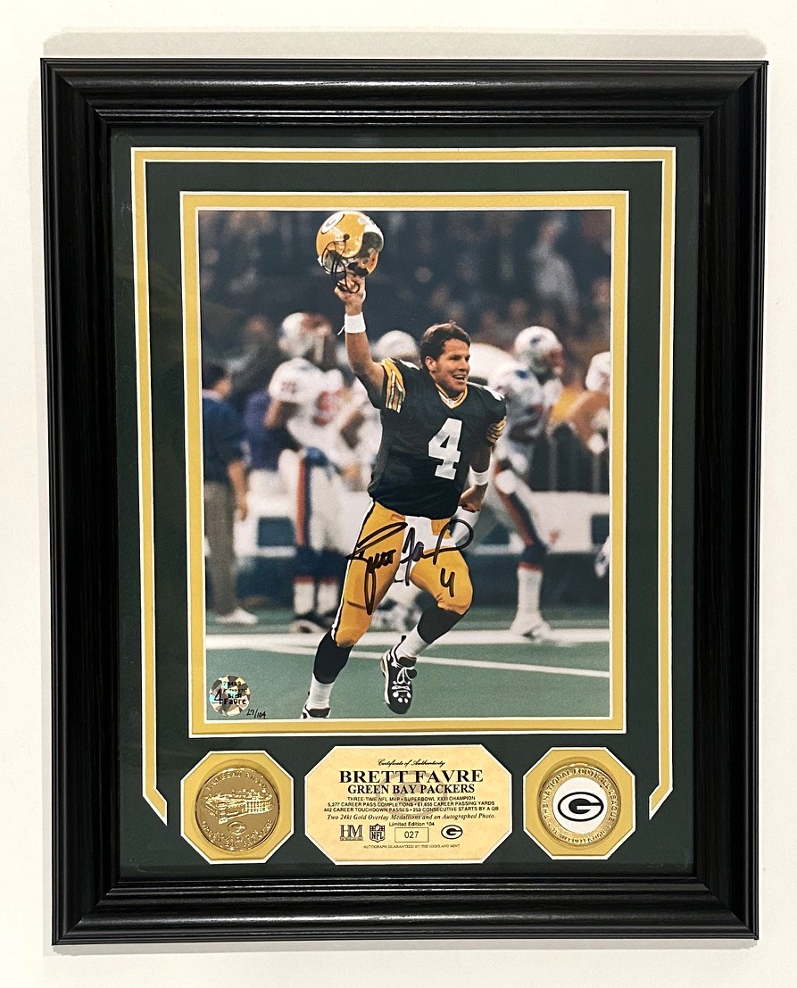 BRETT FAVRE FRAMED HIGHLAND MINT SIGNED PACKERS 8X10 PHOTO #4 WITH 24kt GOLD MEDALLIONS
