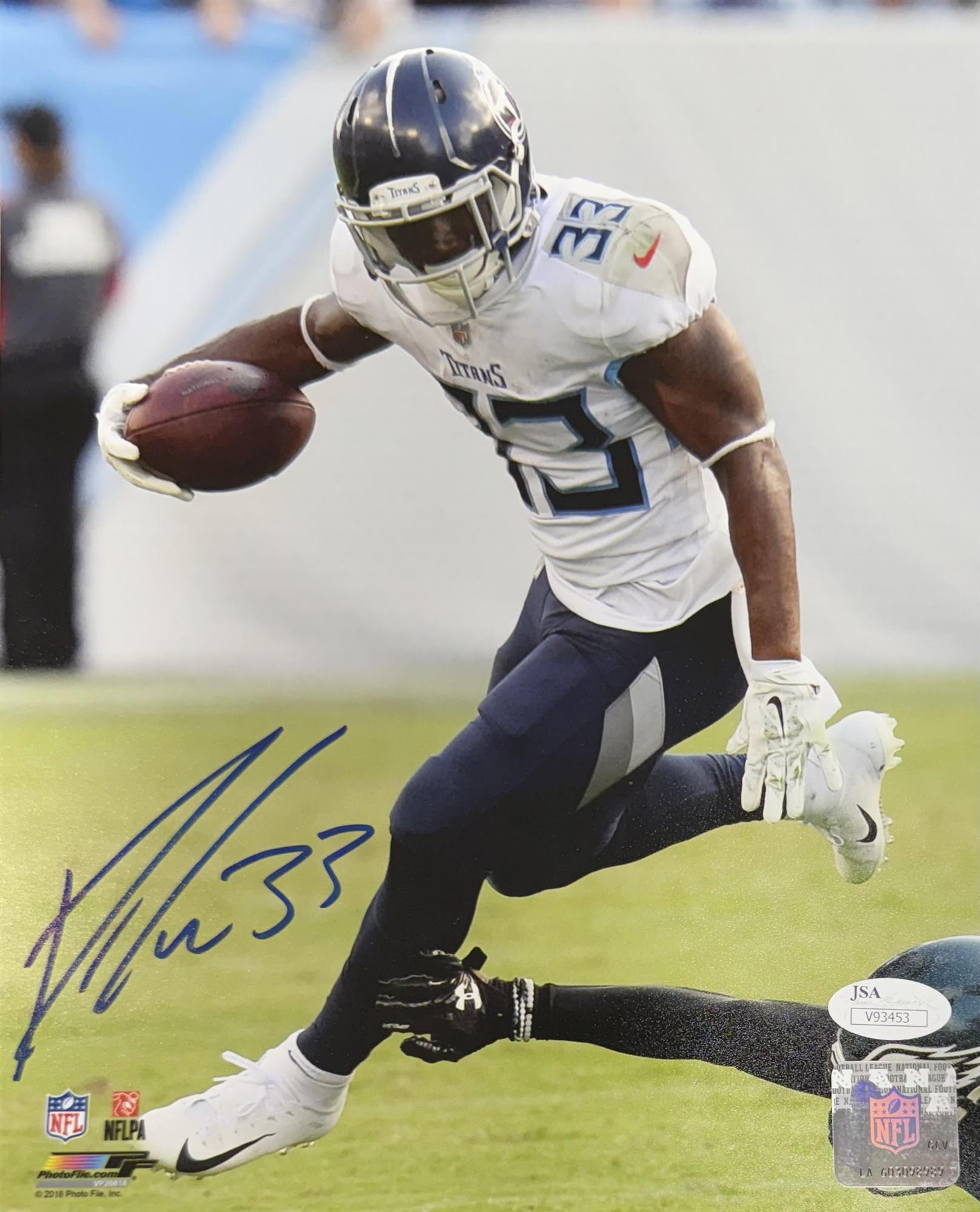 DION LEWIS SIGNED 8X10 TITANS PHOTO #1