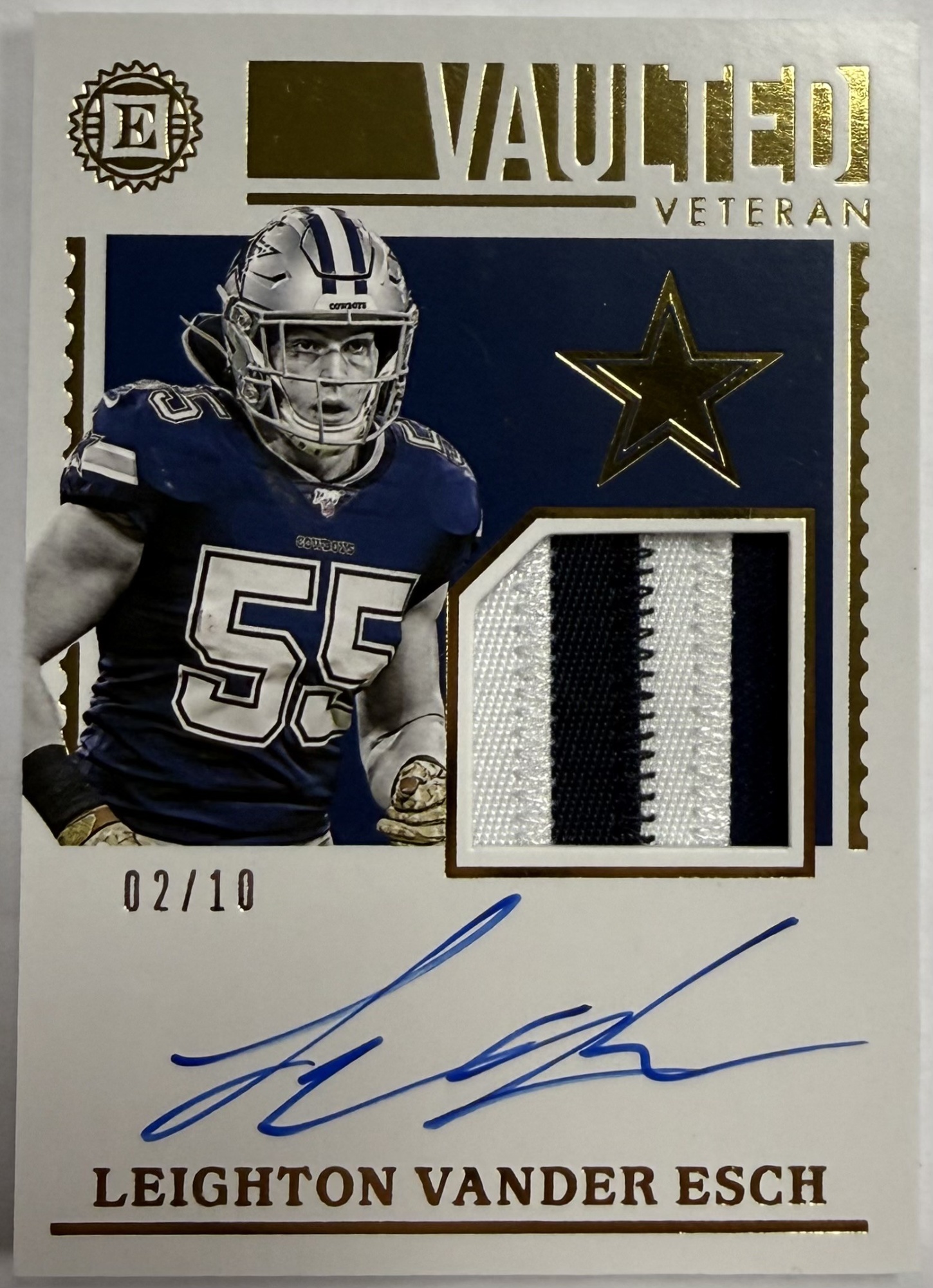 LEIGHTON VANDER ESCH AUTO RELIC CARD /10 - 2021 PANINI VAULTED VETERAN #VVS-LV