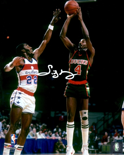 SIDNEY MONCRIEF SIGNED 8X10 BUCKS PHOTO #6
