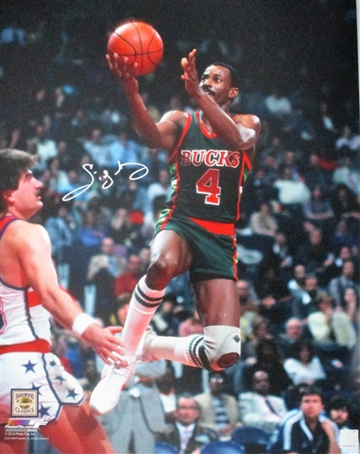 SIDNEY MONCRIEF SIGNED 16X20 BUCKS PHOTO #5