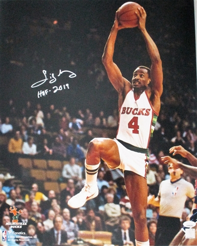 SIDNEY MONCRIEF SIGNED 16X20 BUCKS PHOTO #7 W/ HOF - JSA