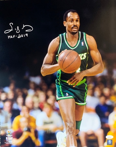 SIDNEY MONCRIEF SIGNED BUCKS 16X20 PHOTO #11 W/ HOF - JSA