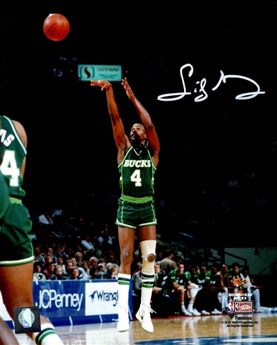 SIDNEY MONCRIEF SIGNED BUCKS 8X10 PHOTO #10